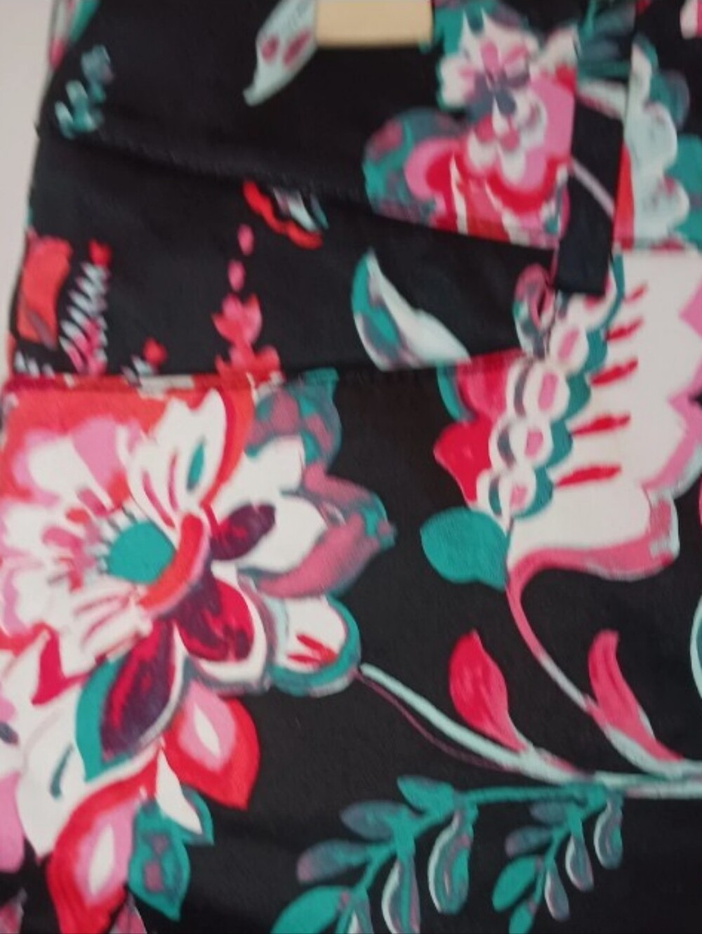 NY&C Women's 10 Floral Print Capri Leggings - Black with Pink & Teal Flowers - Picture 5 of 8